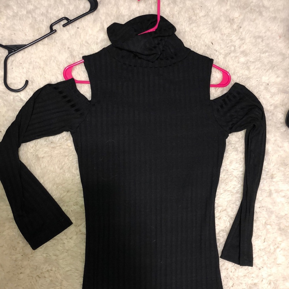 Turtle neck open shoulder dress - Picture 2 of 3